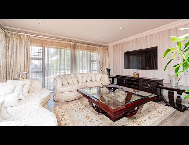 4 BEDROOM FREEHOLD FOR SALE IN MEYERSDAL